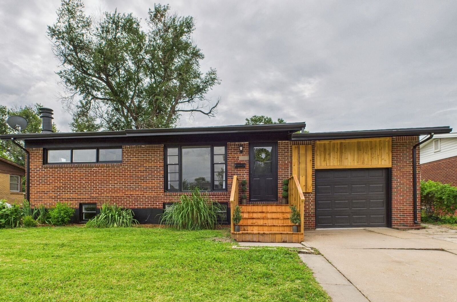Property Photo: 2267 S Euclid Ave KS 67213