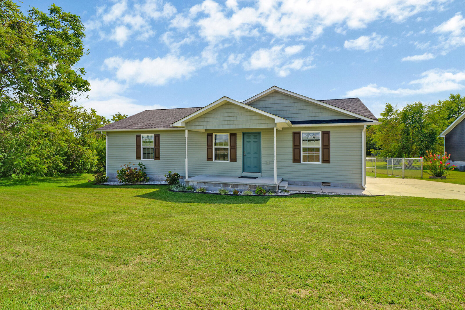 Property Photo:  614 Tabor Loop  TN 38571 
