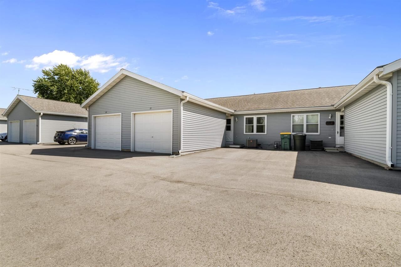 Property Photo: 683 Beechwood Court 2F WI 54971