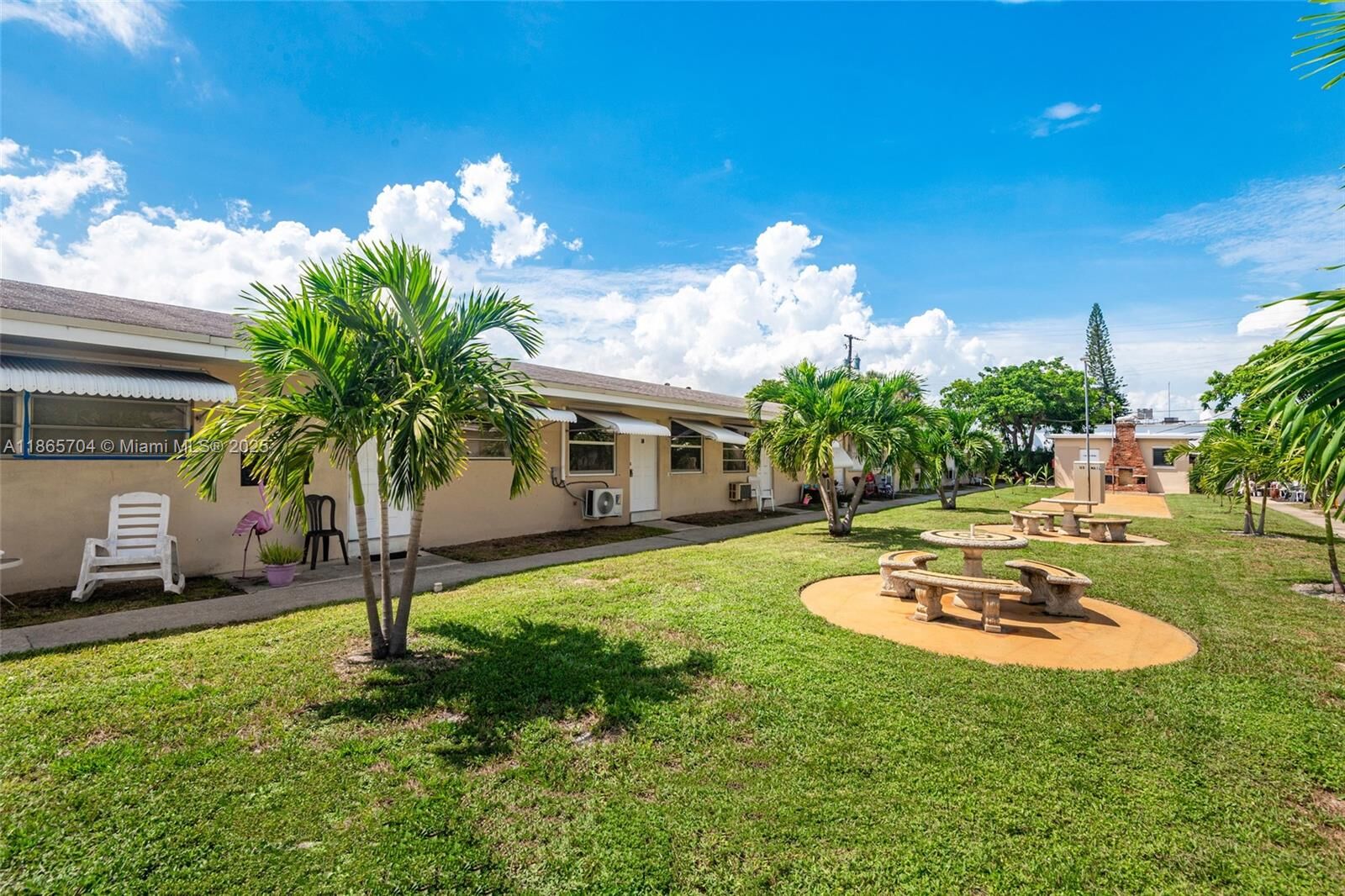 Property Photo: 2901 Polk St 10 FL 33020