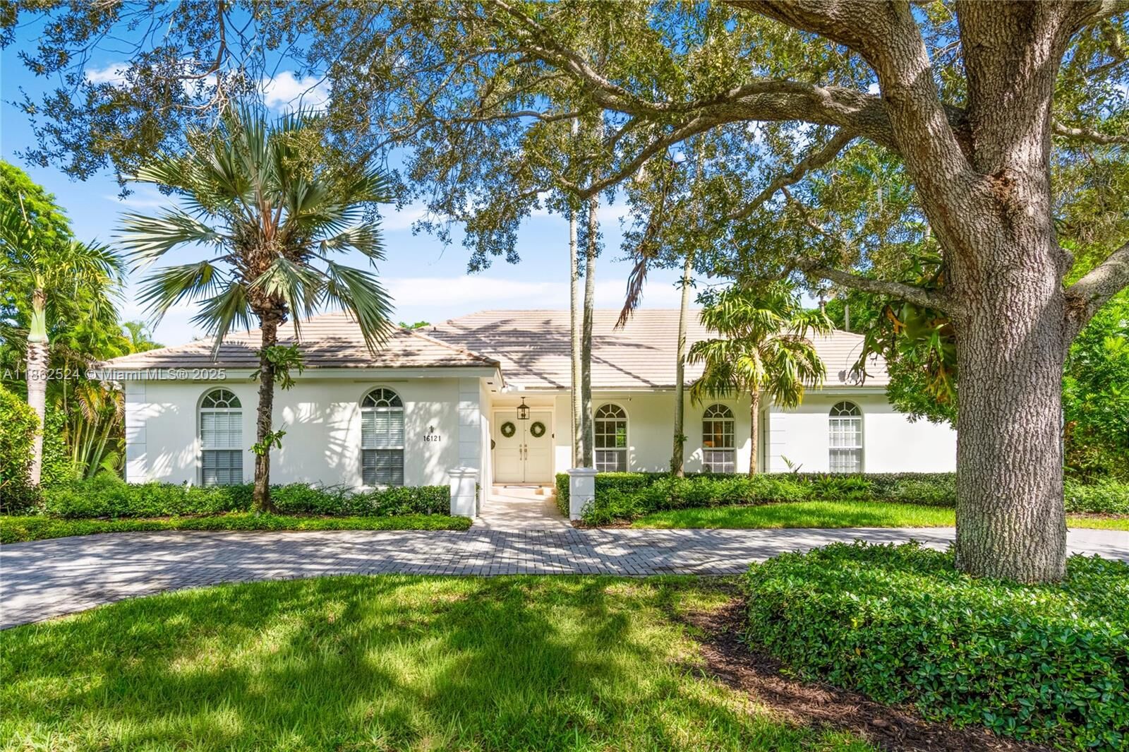 Property Photo: 16121 SW 83rd Ave FL 33157