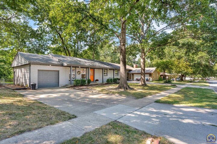 Property Photo: 209 Yorkshire Dr KS 66049