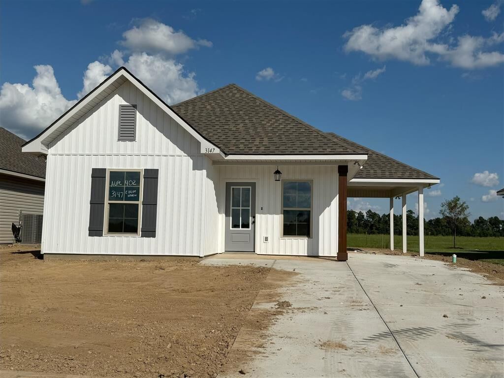 Property Photo: 3147 E Blue Heron Drive E LA 70615