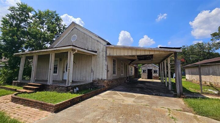 Property Photo: 1501 Rose Street LA 70634