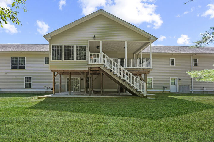 Property Photo: 11 Village Court 11 CT 06415