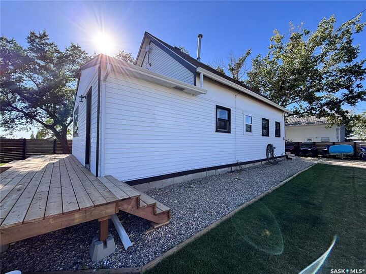 Property Photo:  780 Railway Avenue  SK S0H 1J0 