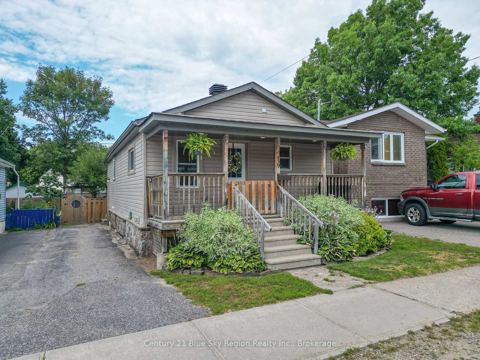 Property Photo: 459 King Street W ON P1B 6A1