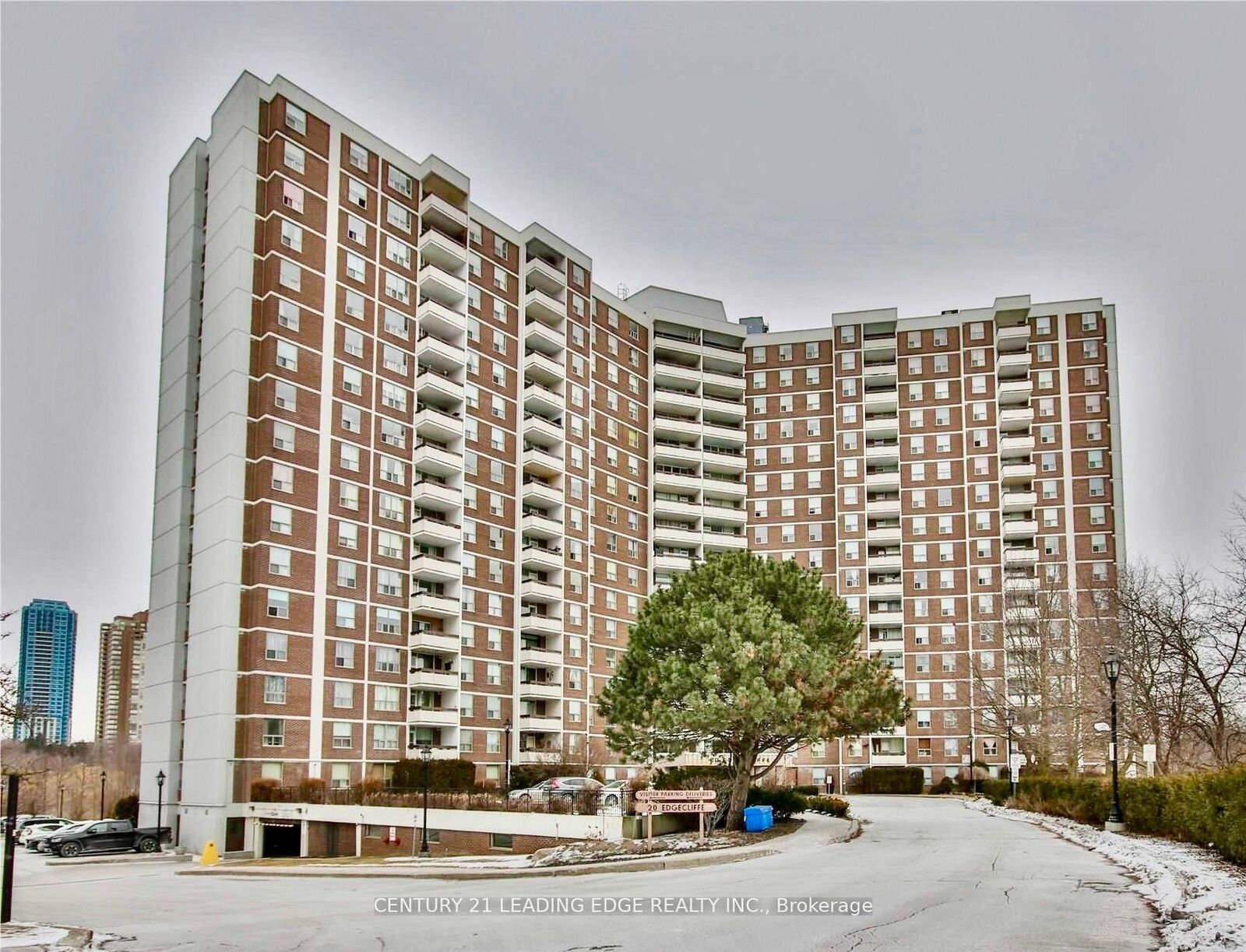 Property Photo: 20 Edgecliff Golfway 815 ON M3C 3A4