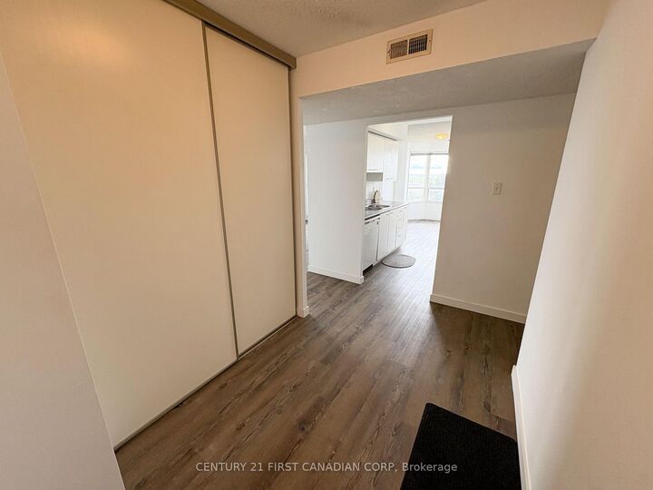 Property Photo:  30 Chapman Court 902  ON N6G 4Y4 