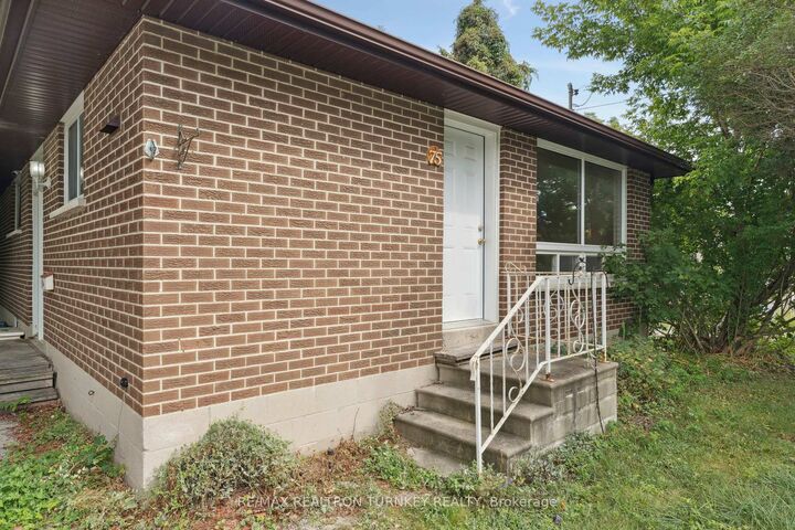 Photo de la propriété: 75 Bolton Avenue ON L3Y 2X3