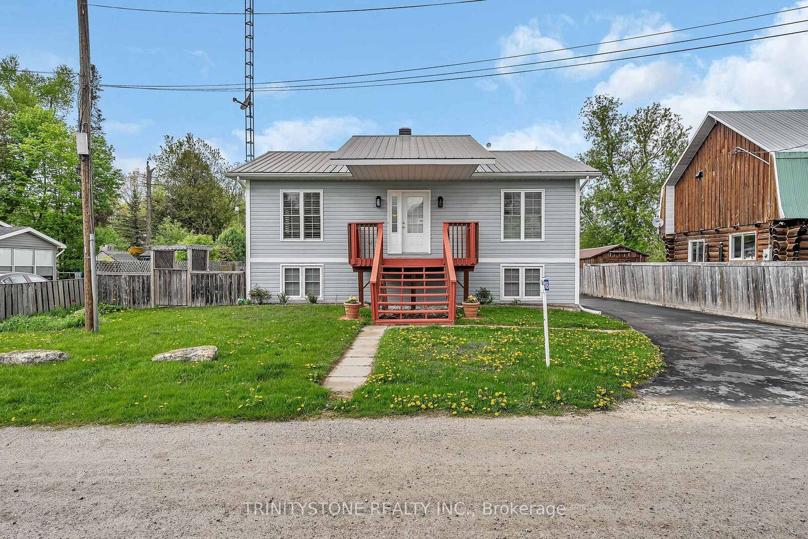 Property Photo: 118 Bay Street ON K7C 4K9