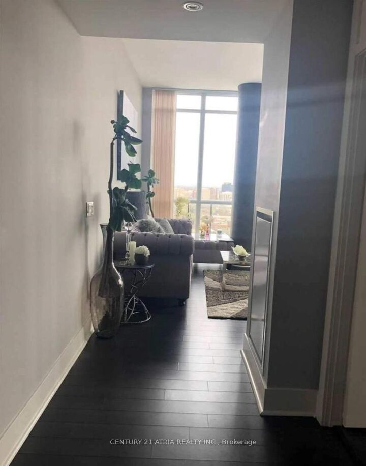 Photo de la propriété: 32 Davenport Road 3002 ON M5R 0B5