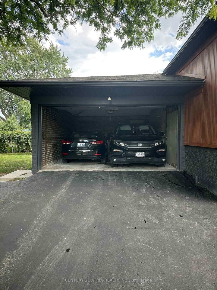 Property Photo:  48 Tealham Drive S  ON M9V 3T6 