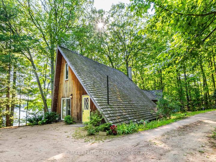 102-104 Farlain Lake Road E  Tiny ON L9M 0B5 photo