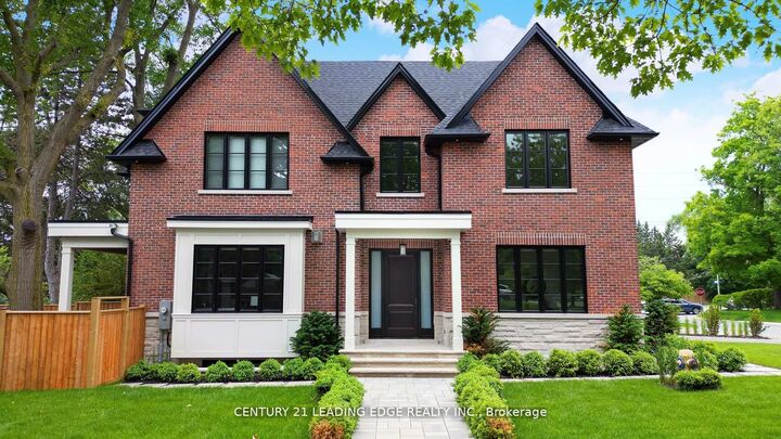 Photo de la propriété: 48 Tangmere Road ON M3B 2N3