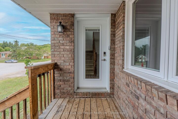 Property Photo:  122 Johnston Road  ON P1B 9N6 
