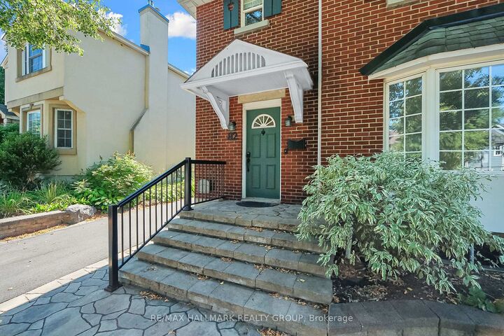 Property Photo: 82 Laurentian Place ON K1Y 4E2