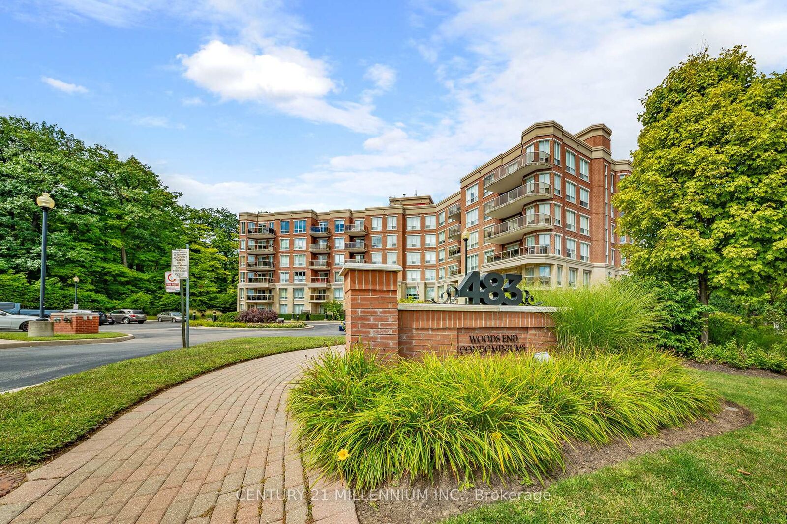 Property Photo: 483 Faith Drive Ph4 ON L5R 0A1
