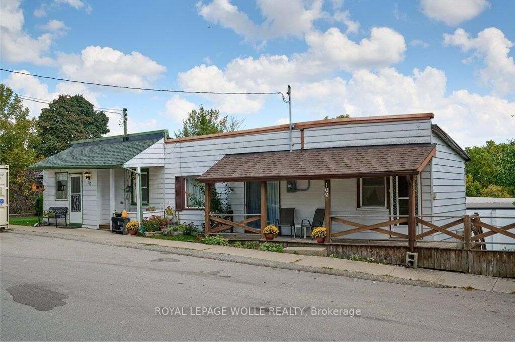 Property Photo:  109 Front Street  ON N0B 2E0 