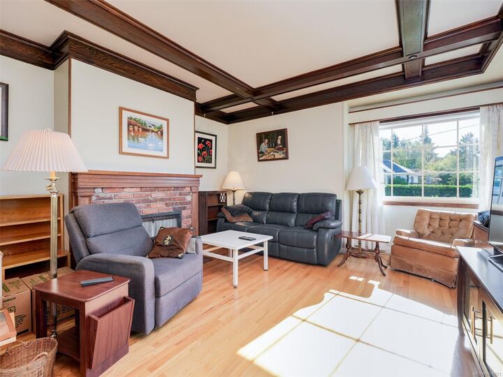 Property Photo: 890 Burnside Rd W BC V8Z 1N2