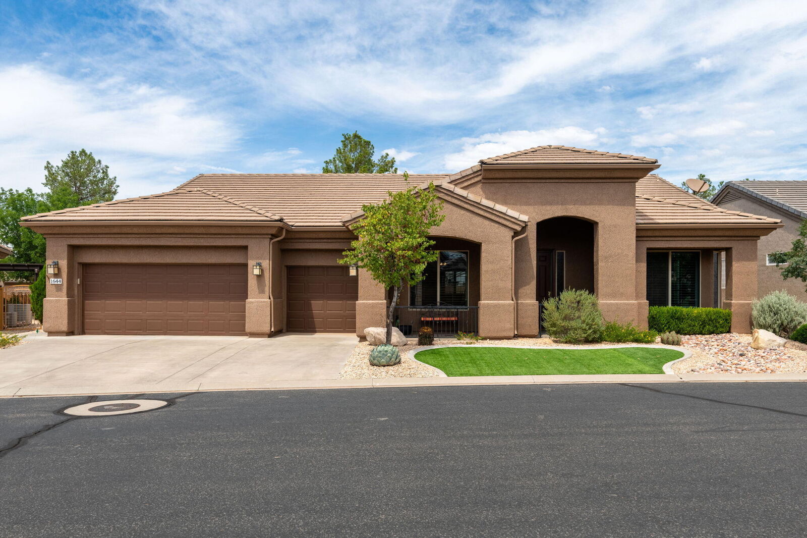 Property Photo: 1644 W Wonderstone Dr UT 84790