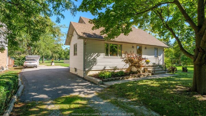 Property Photo:  4054 Roseland Drive West  ON N9G 1Z8 