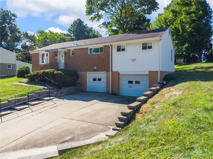 Property Photo: 425 Valleyview Drive PA 15215