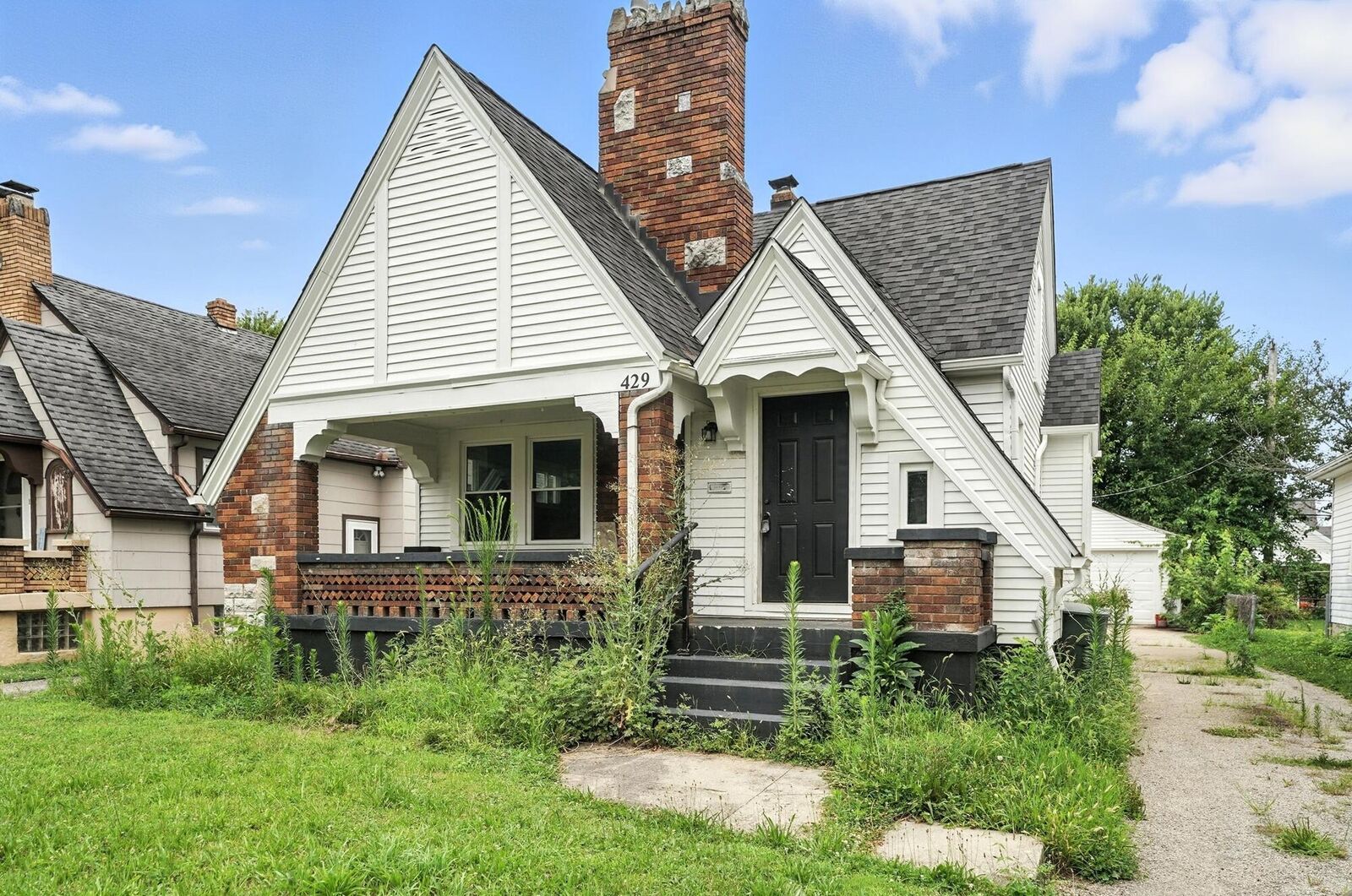 Property Photo: 429 E Siebenthaler Avenue OH 45405