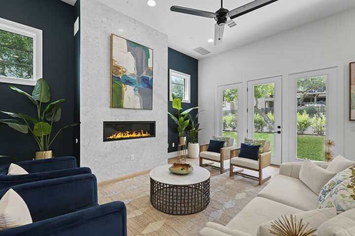 Property Photo: 1719 Spyglass Drive 18 TX 78746