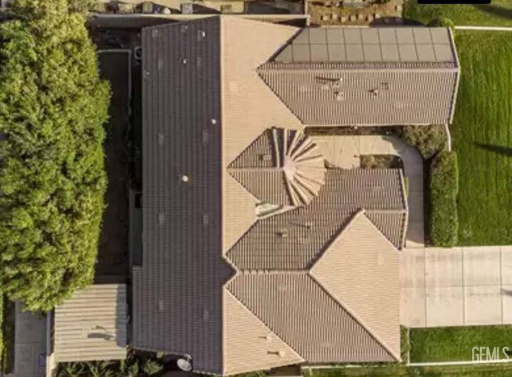 Property Photo: 5307 Rose Arbor Lane CA 93306