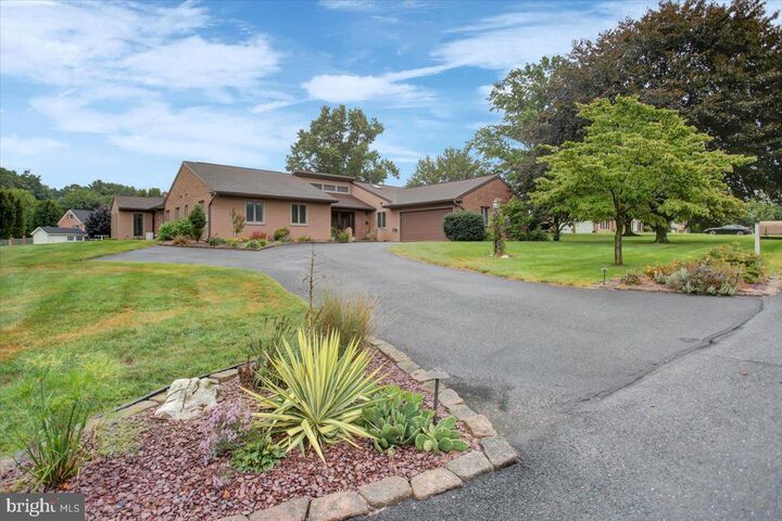 Property Photo: 1577 Marilyn Court PA 17202