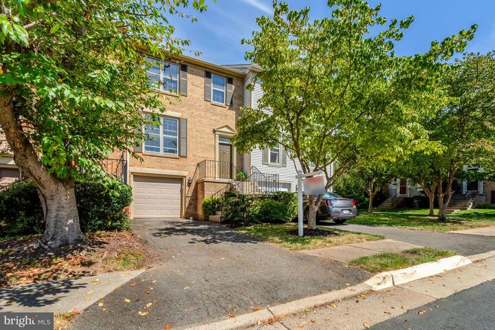 Property Photo: 4234 Fox Lake Dr VA 22033