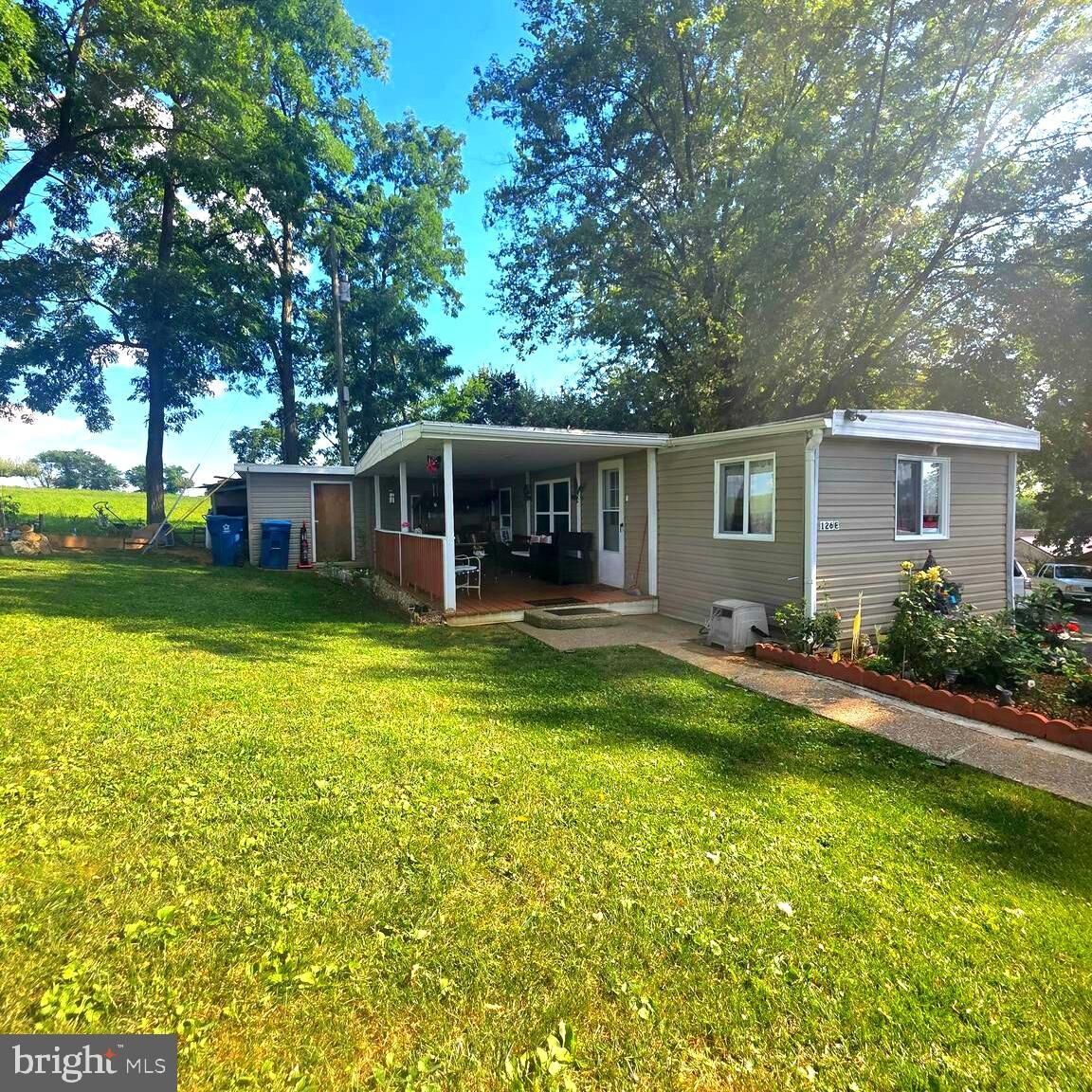 Property Photo: 126 E Lane PA 17111