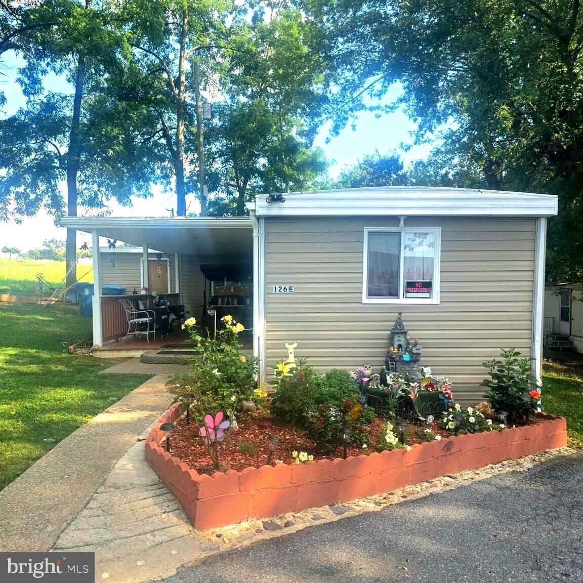 Property Photo:  126 E Lane  PA 17111 