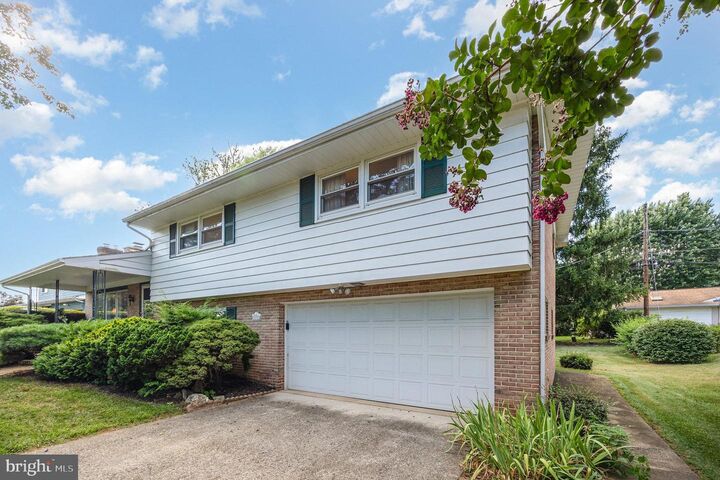 Property Photo:  1711 Cedar Cliff Drive  PA 17011 