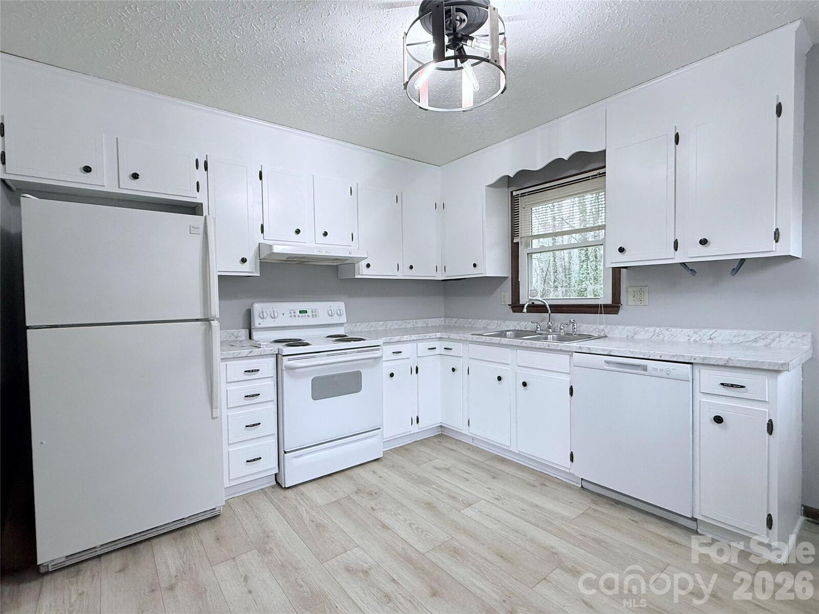Property Photo: 1122 Bridges Street NC 28150