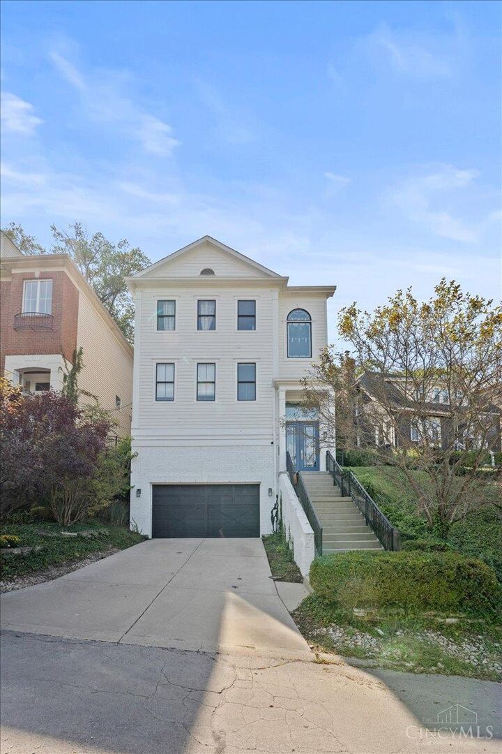 Property Photo: 1029 Kinmont Street OH 45208