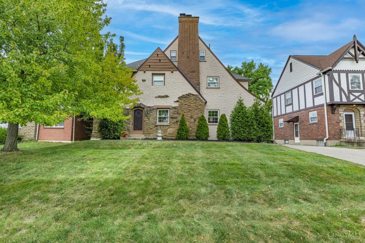 Property Photo:  1104 Sunnyslope Drive  OH 45229 
