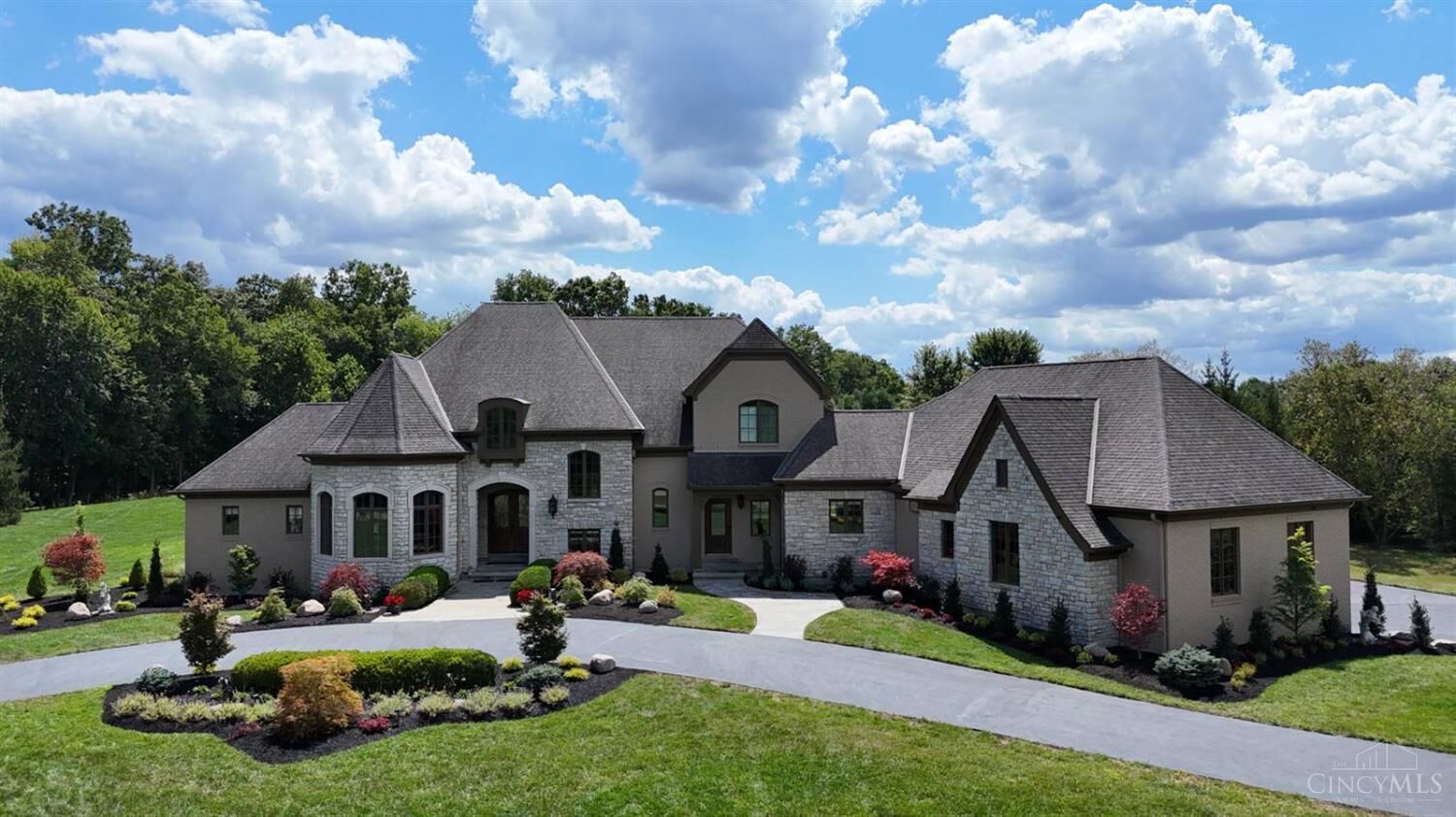 Property Photo: 9020 Whisperinghill Drive OH 45242