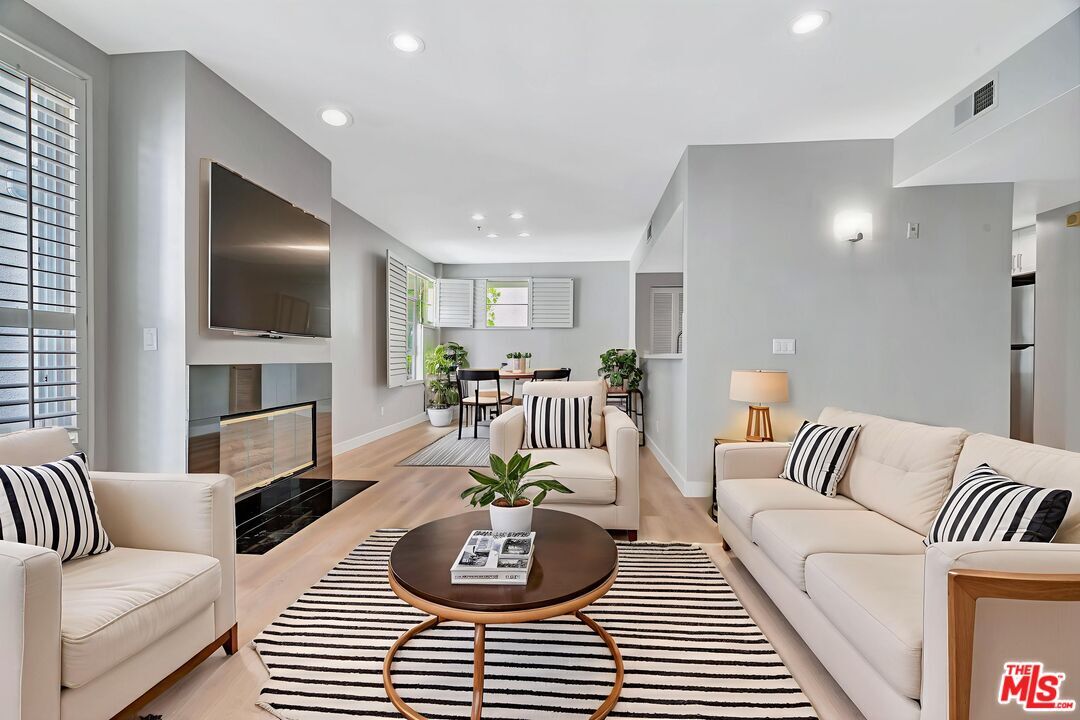 Property Photo: 5350 White Oak Ave CA 91316