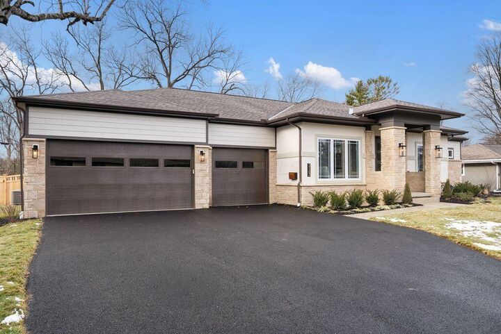 Property Photo:  3163 S Dorchester Road  OH 43221 