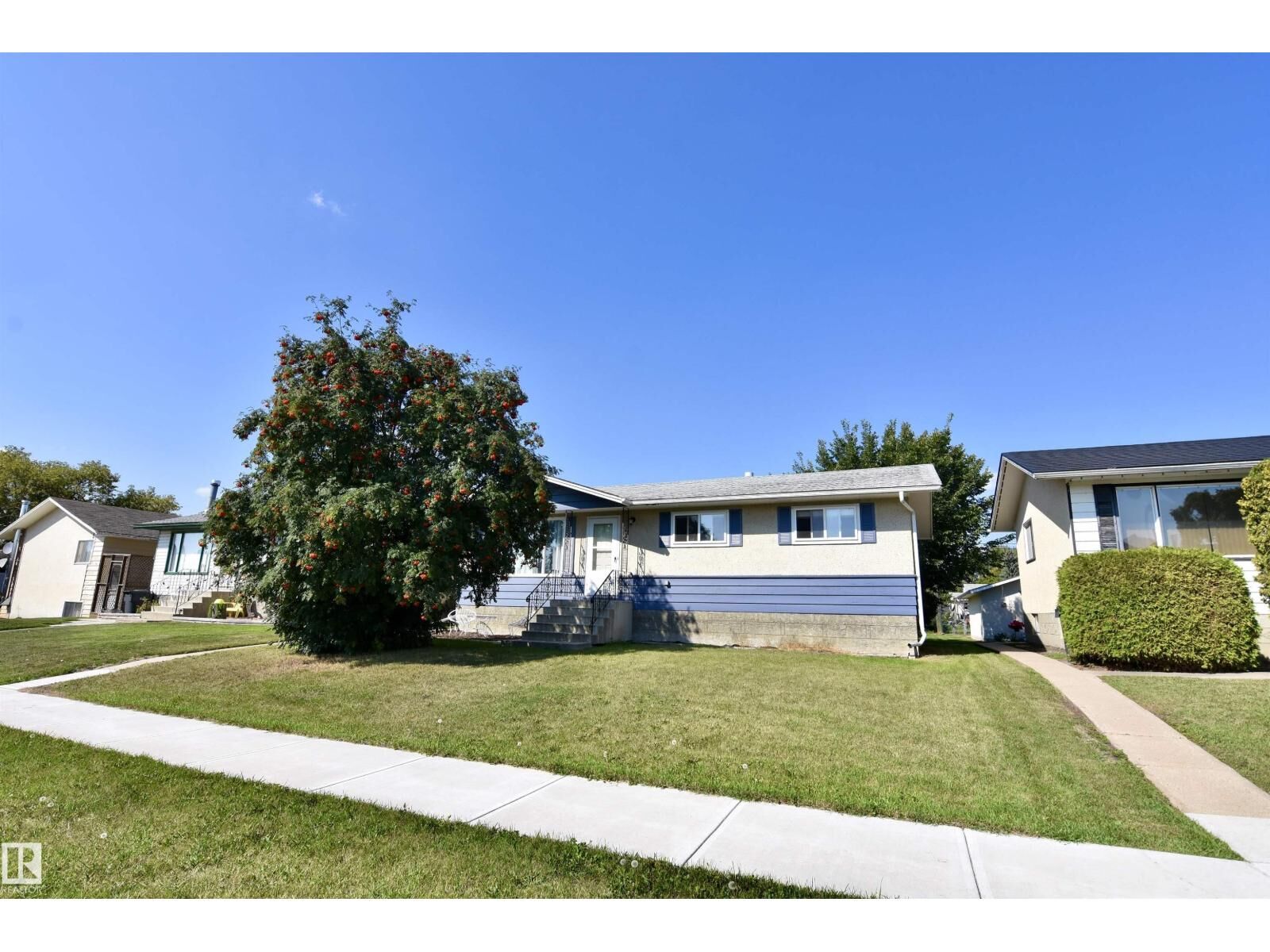 Property Photo:  4930 44 Av  AB T0A 3A4 