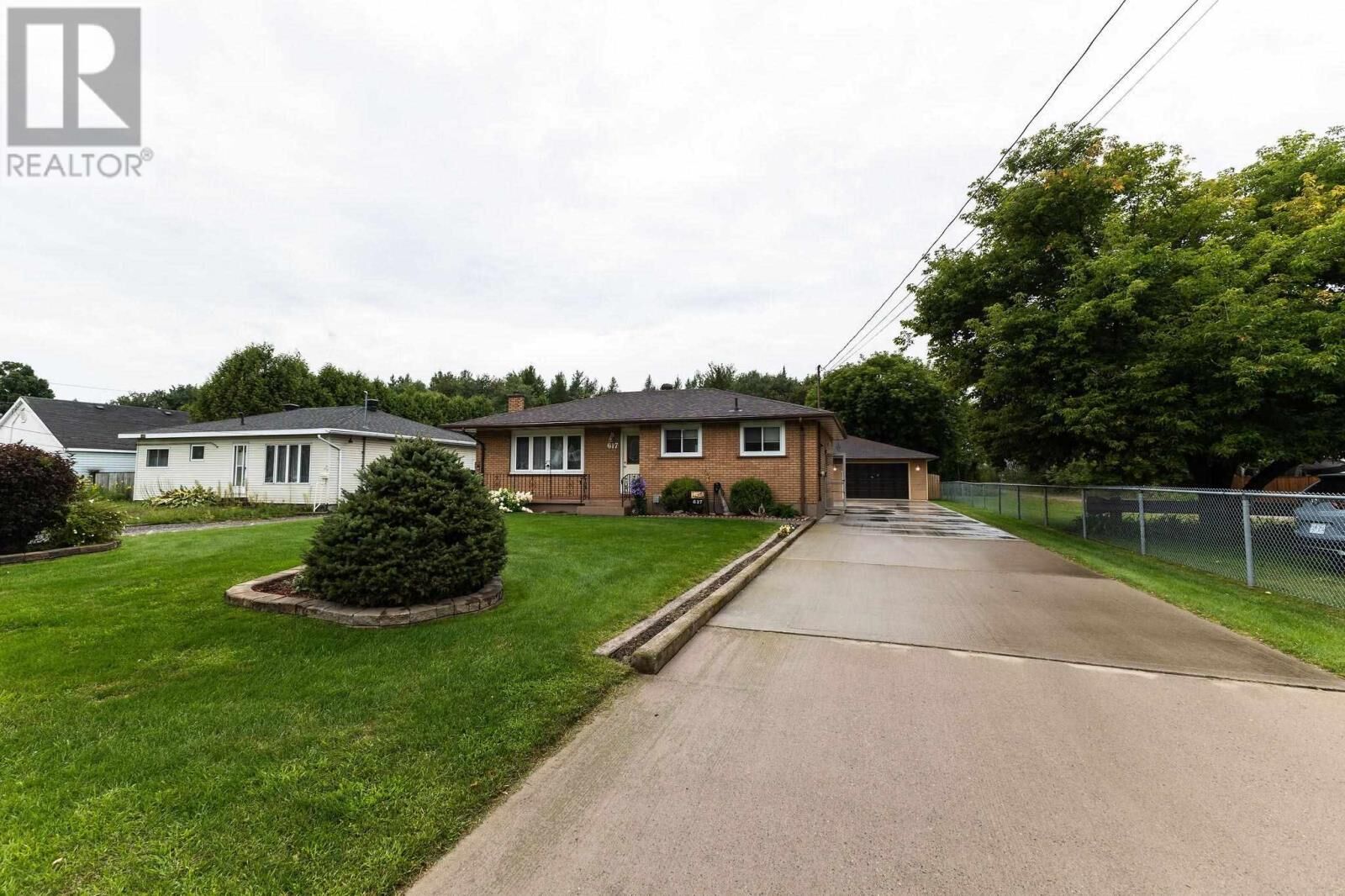 Property Photo: 617 Boundary Rd ON P6A 5C5