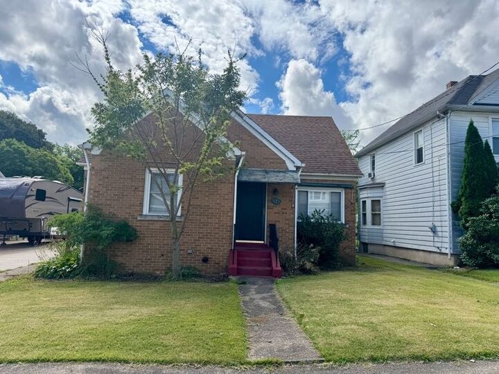 Property Photo: 823 E 30 Street PA 16504