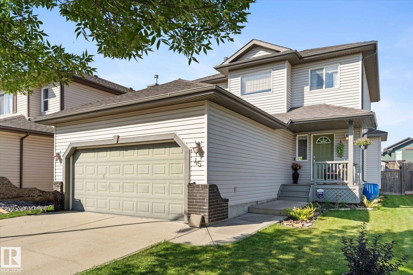 Property Photo:  45 Lamplight Drive  AB T7X 4N1 