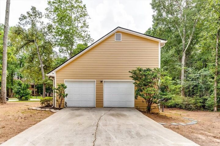Property Photo: 1493 Stoneleigh Hill Road GA 30058