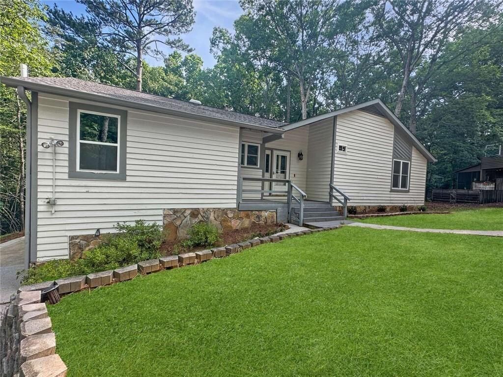 Property Photo: 6800 Brookwood Court GA 30135
