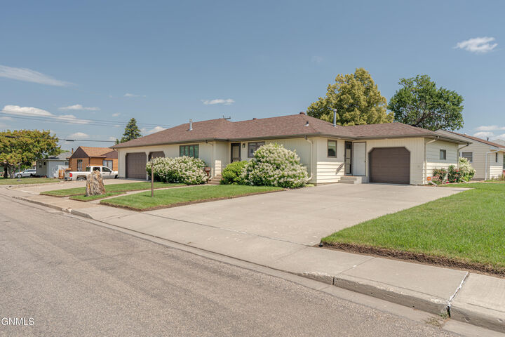 Property Photo: 1200 2nd Avenue NW ND 58554