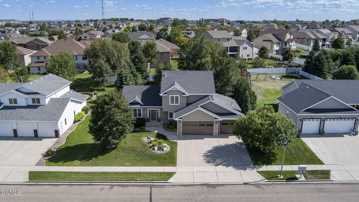 Property Photo: 5009 Boulder Ridge Road ND 58503