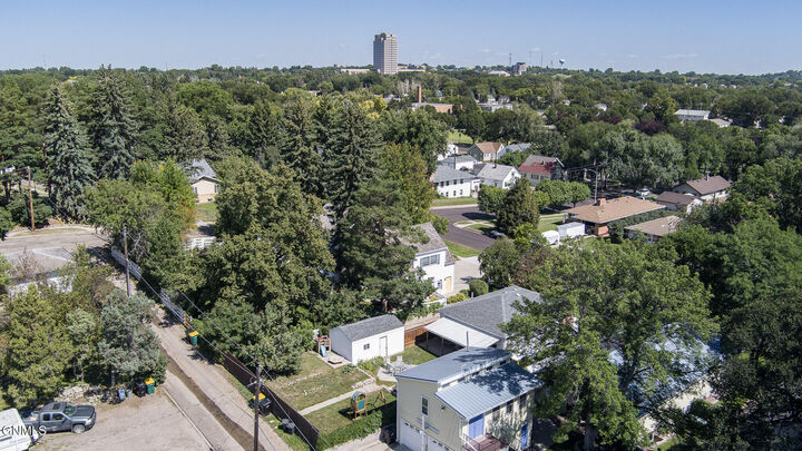 Property Photo: 820 1st Street ND 58501